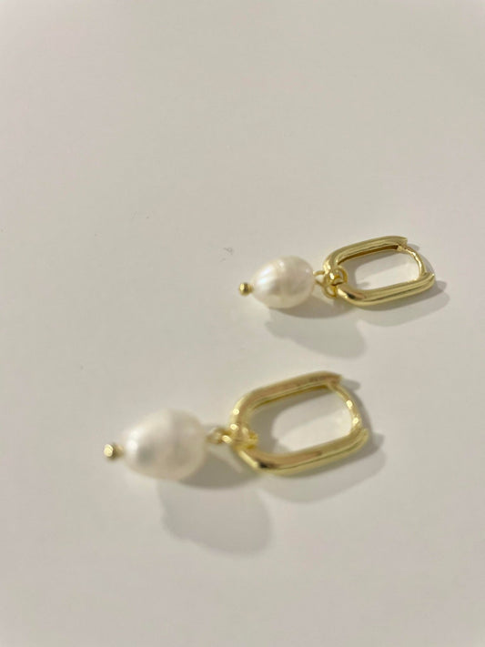 Oval Hoop Earrings with a Pearl